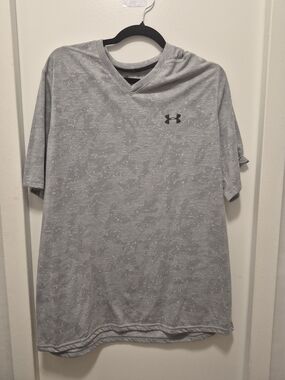 Under Armour Men’s Light Gray Tech V-Neck Short Sleeve Shirt